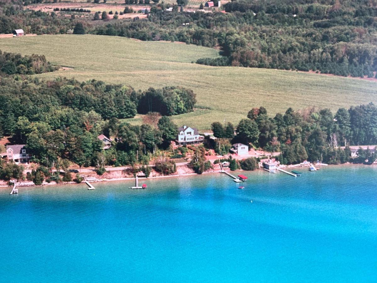 The Torch Lake Bed And Breakfast Central Lake Exterior photo