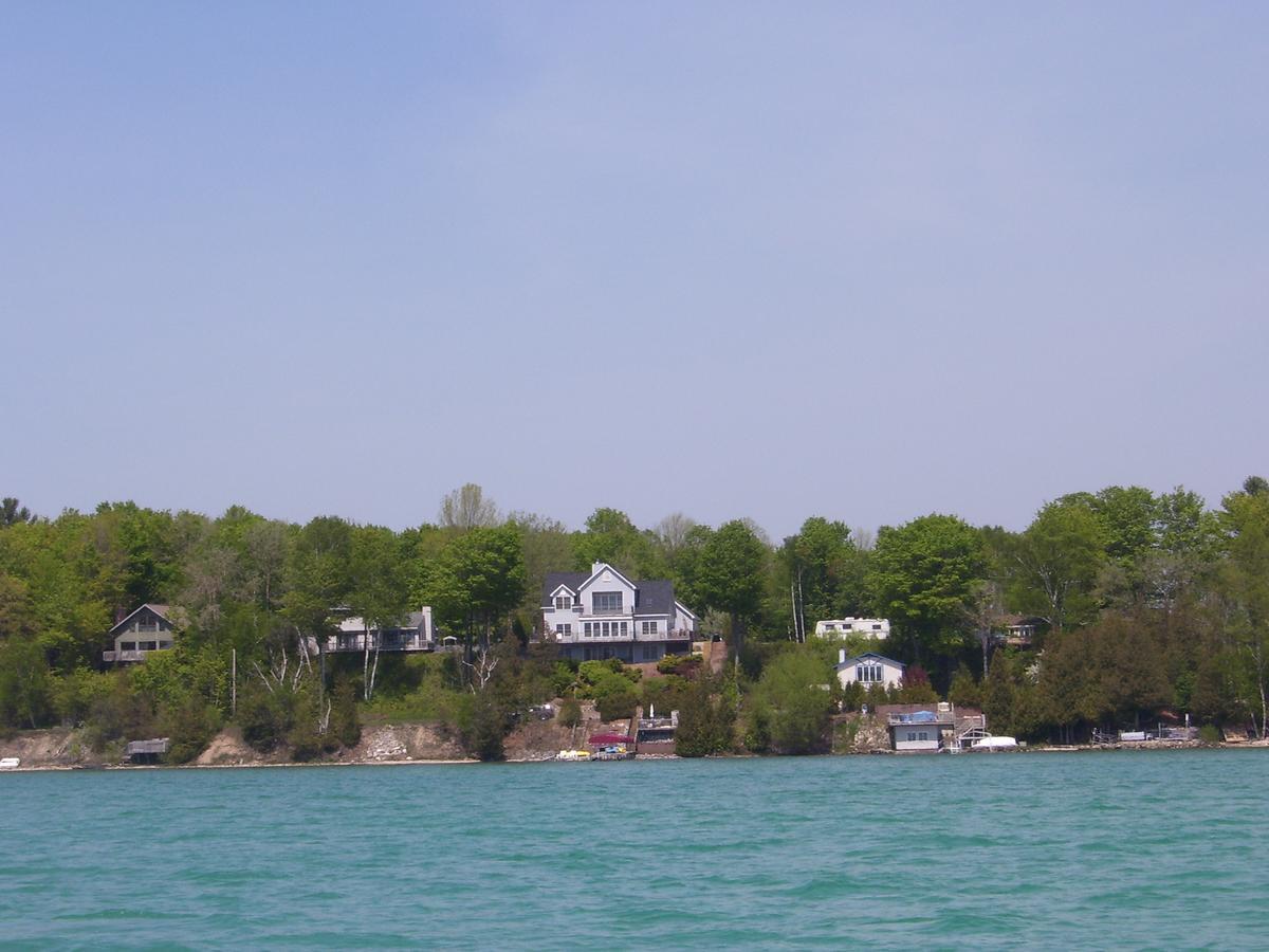 The Torch Lake Bed And Breakfast Central Lake Exterior photo