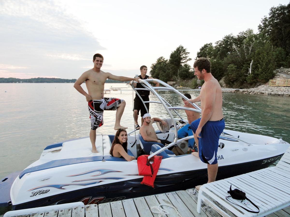 The Torch Lake Bed And Breakfast Central Lake Exterior photo