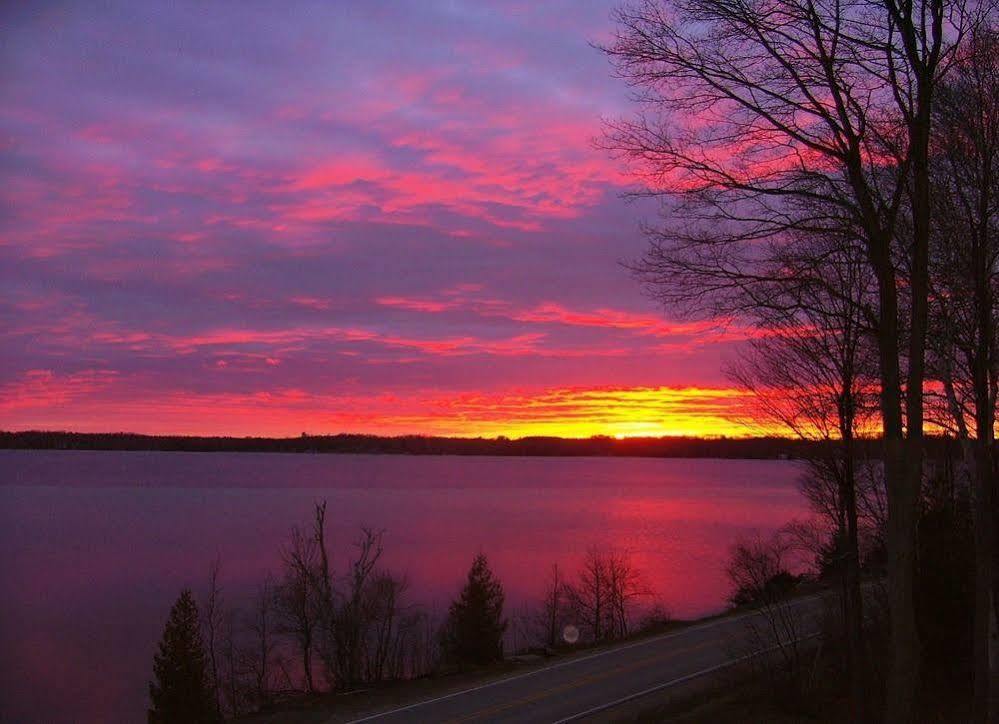 The Torch Lake Bed And Breakfast Central Lake Exterior photo